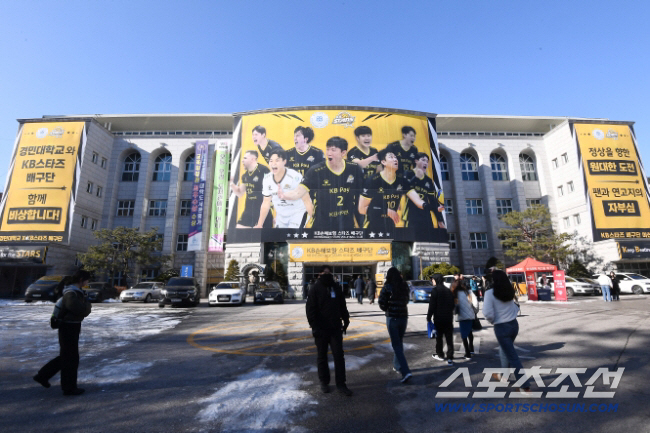 KB Insurance, which cannot use its home stadium, will play at Kyungmin University again this season 