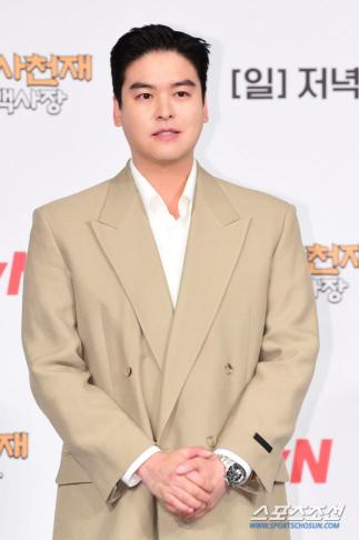 Lee Jang-woo broke down again a month before his marriage. Lee Jang-woo 2 in the rural village broke the highest ratings