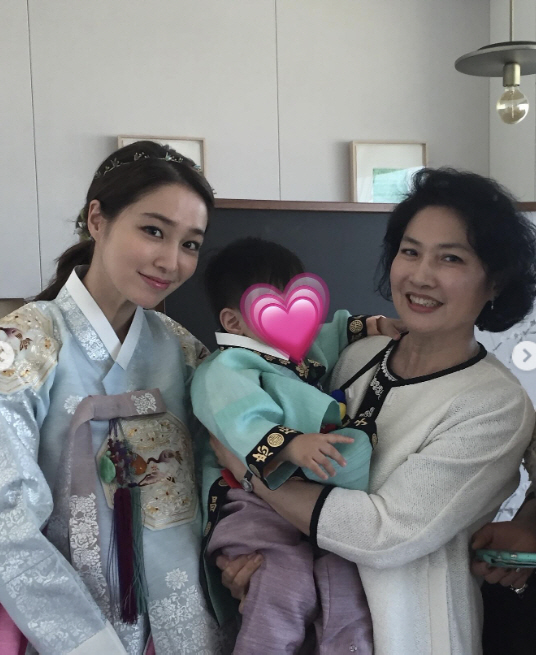 Lee Min-jung's two-shot appearance on YouTube for the first time that her mother is prettier