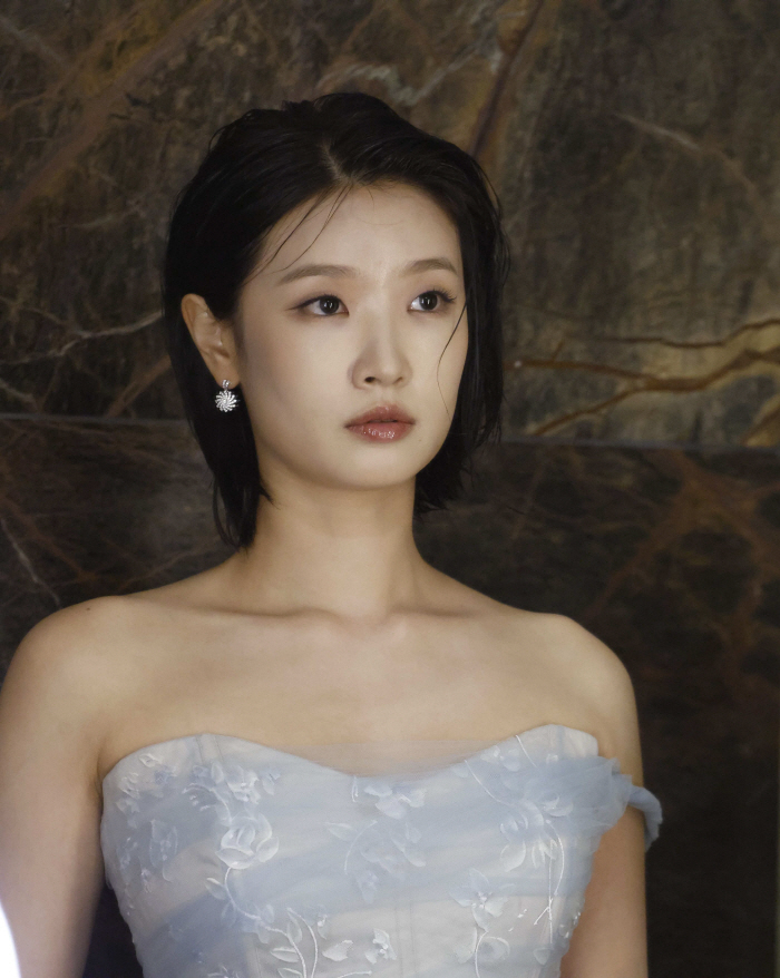Newcomer Baek Ji-hye won a special award for judges of the film Chungchung International Film Festival...unconventional and immersive