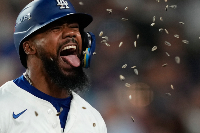 Otaniteoska Multi-homer  Snell 2 runs in 7 innings, Los Angeles Dodgers overpower Cincinnati's 105th-breaking wild card series in the first round