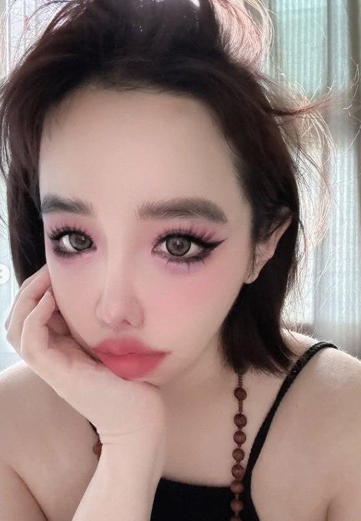 Park Bom, was your face real? a messy family affair