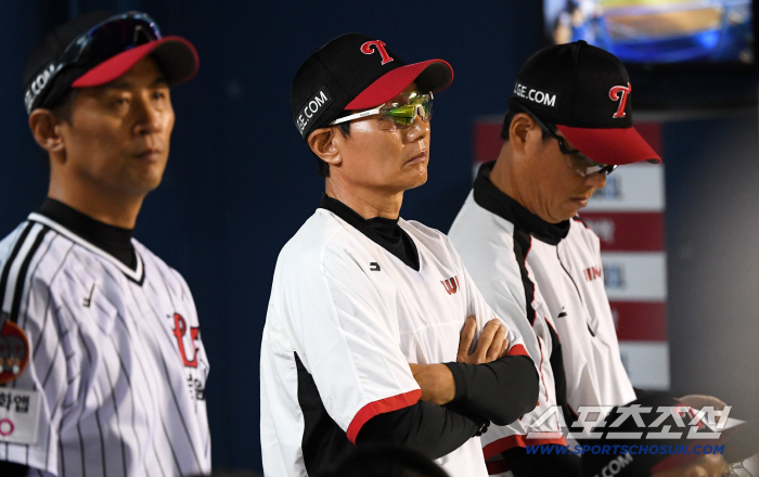  Director Yeom Kyung-yeop is frustrated