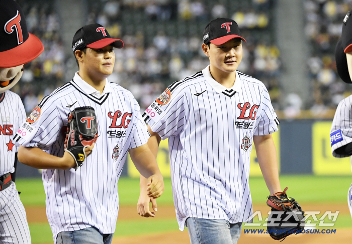  First round Yang Woo-jin, second round Junsung Park, now LG Twins man.