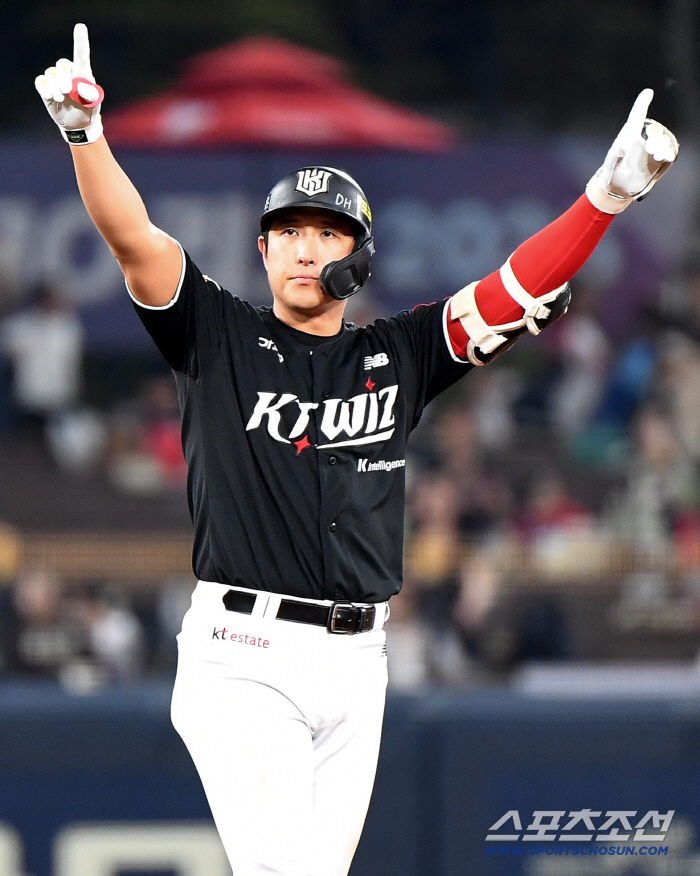  Hwang Jae-gyun's two-run timely hit that turned the game around