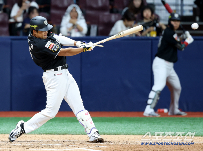  Kang Min-sung, KT's 5th run in the 3rd inning