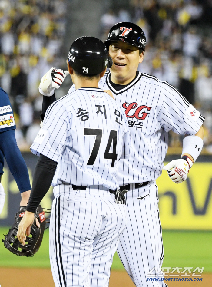 Kim Hyunsoo cheers