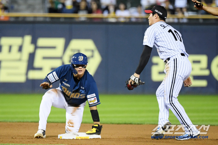  Kim Joo-won stole the ball