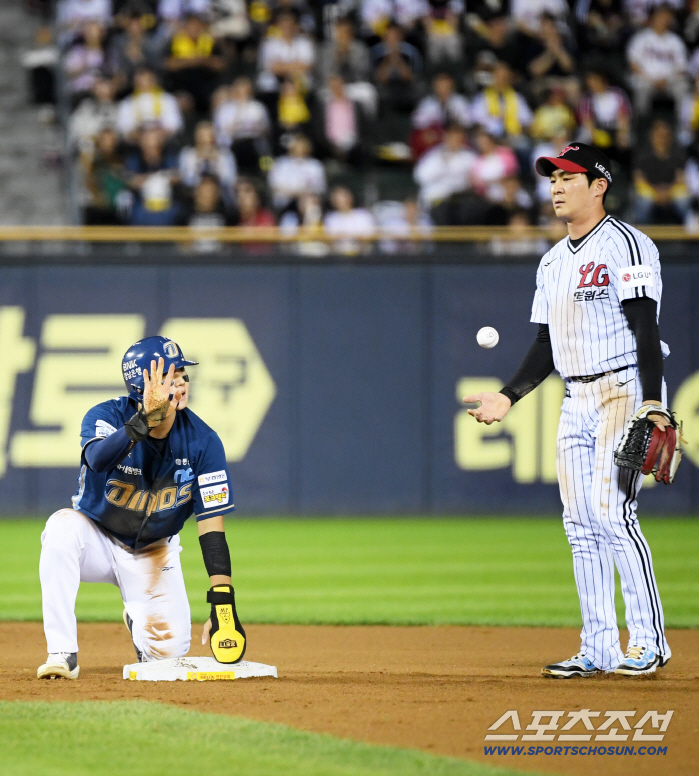  Kim Joo-won stole a base at the first pitch