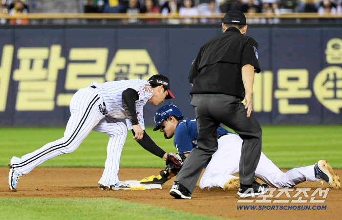  Kim Joo-won stole second base