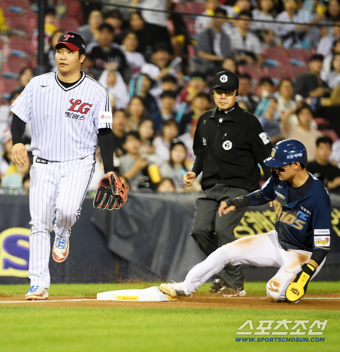  Kim Joo-won stole third base