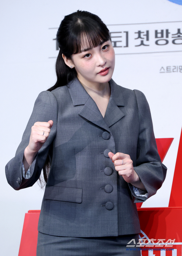 Kim Minha, K's eldest daughter's eyes!