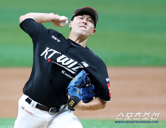  KT starter Han Cha-hyun's hard throw