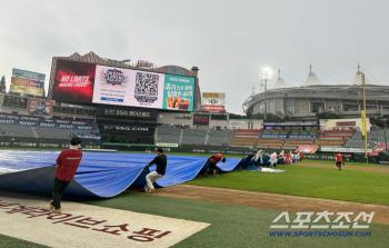  Landers Field raining ahead of SSG Hanwha match