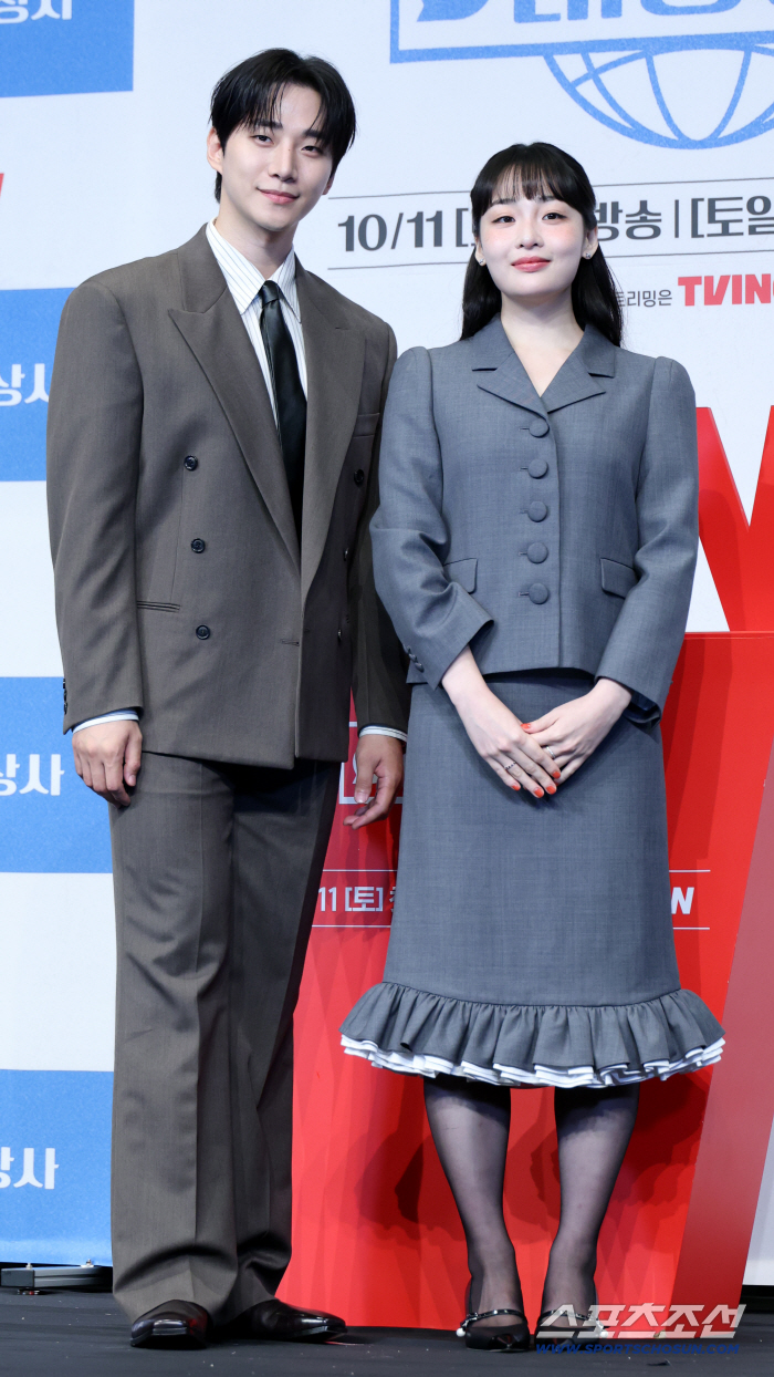  Lee Junho, Kim Minha. Just like the 1997 vibe