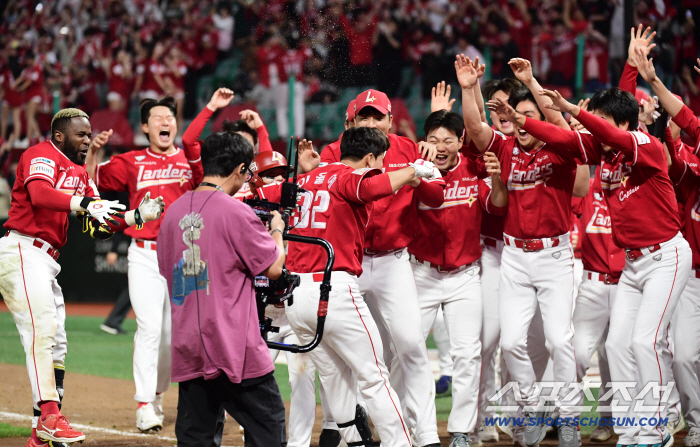  Lee Yul-ye, two out in the bottom of the 9th inning, a thrilling ending, two-run shot