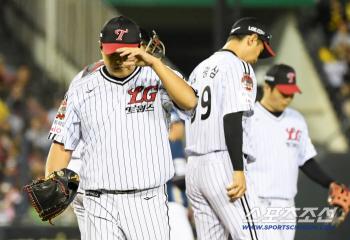  LG Jang Hyun-sik is facing a full base crisis with one out