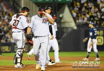  LG Jang Hyun-sik is facing a full base crisis with one out