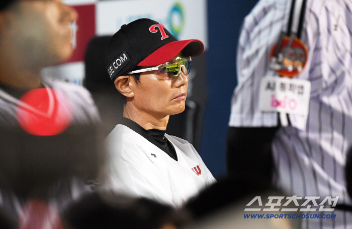  LG manager Yeom Kyung-yeop, who turned on a red light to win the regular league
