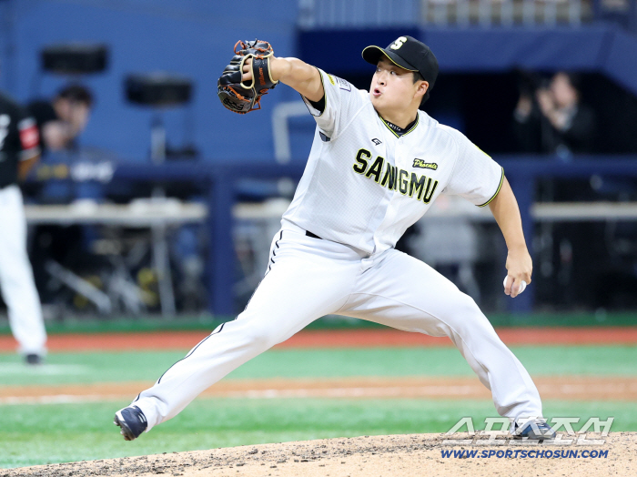  Managing Director Kim Jae-woong pitched hard in the 7th inning