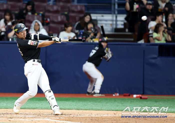  Moon Sang-joon hits an RBI double!