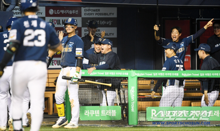  NC dugout's atmosphere is hot
