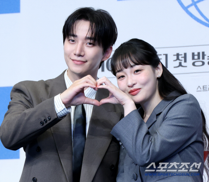  Please love Lee Junho, Kim Minha, and Typhoon Corporation