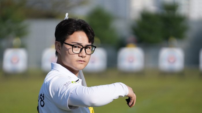  Wong Jong Hyuk's sharp eyes