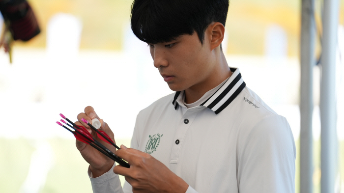  You have to check the arrowhead of Bae Chanwoo