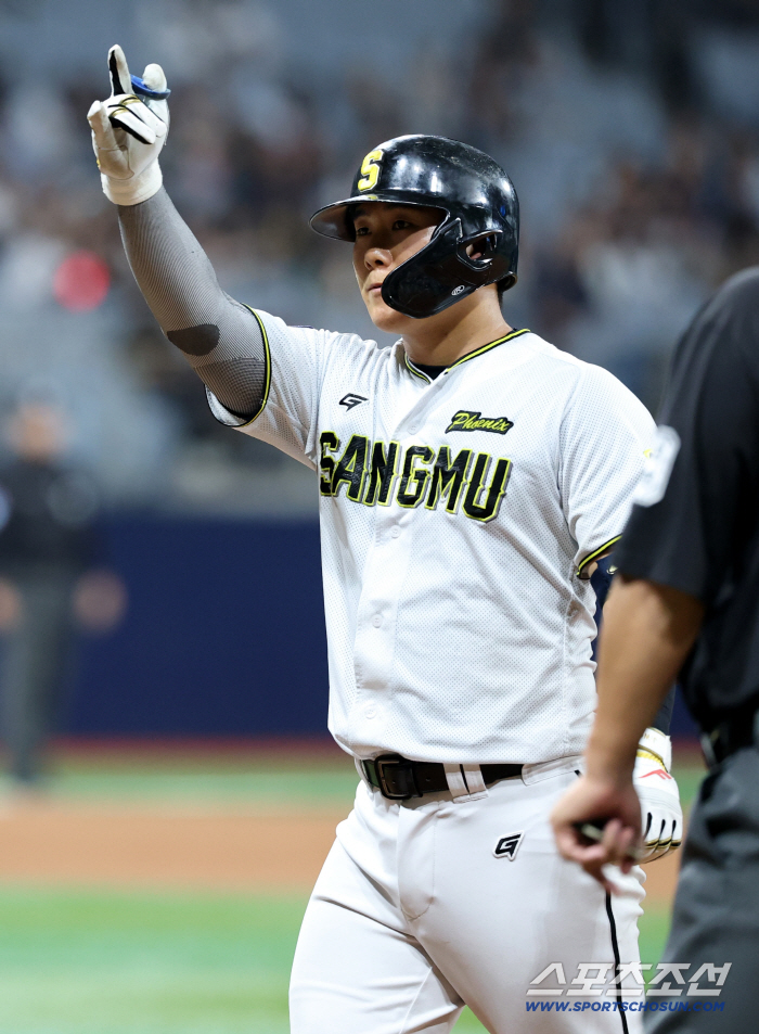  Yun Junho's ceremony after hitting a hit