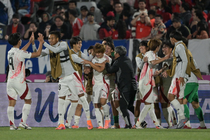 Runner-up → The powerhouse that advanced to the semifinals is on the edge of a cliff...Even if we win the final game, there's a possibility that we'll be