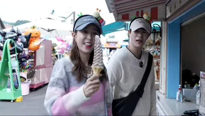 Shinji ♥ Moon-won is excited and scared for his first public date after confessing to his tears