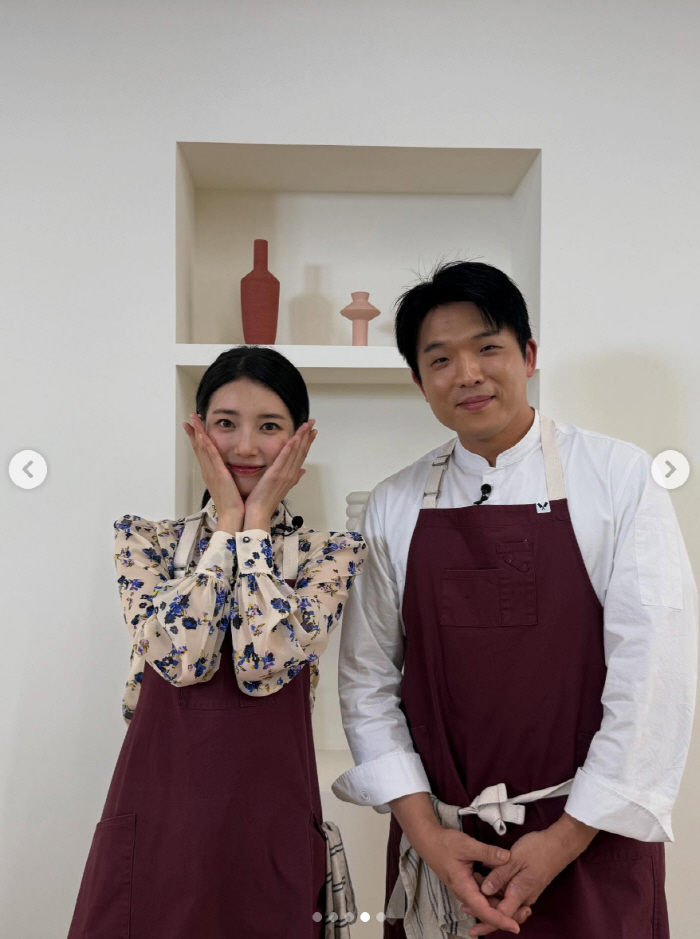 Suzy showed off her cooking skills by wearing an apron..Best friend Song Hye-kyo is also looking forward to it ♥
