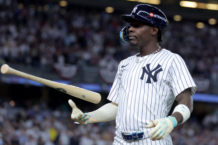 This has never happened in ML history...The Yankees are humiliatingly defeated, and they're in front of their rivals