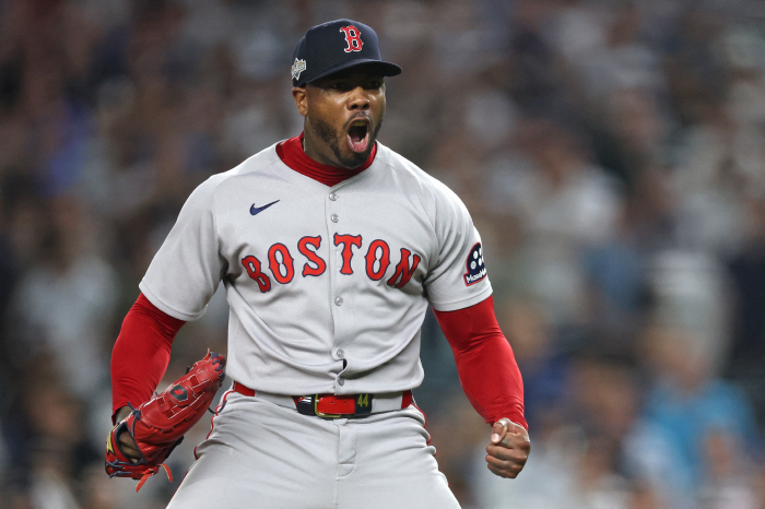 This has never happened in ML history...The Yankees are humiliatingly defeated, and they're in front of their rivals