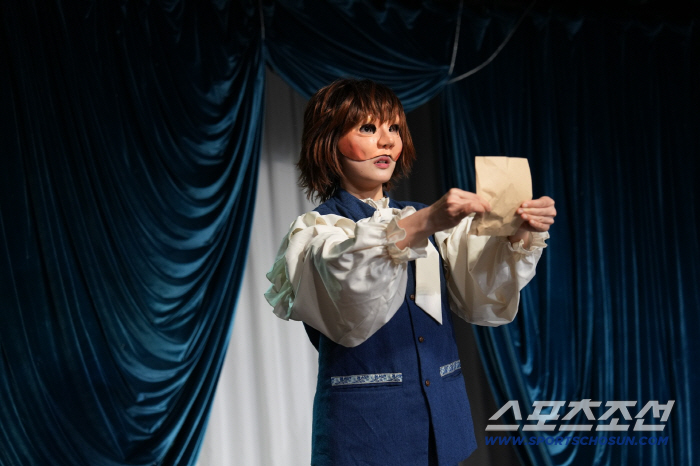 What do you think love 400 years ago is different? Shakespeare's Crazy Party of Love! It's on until October 5th!