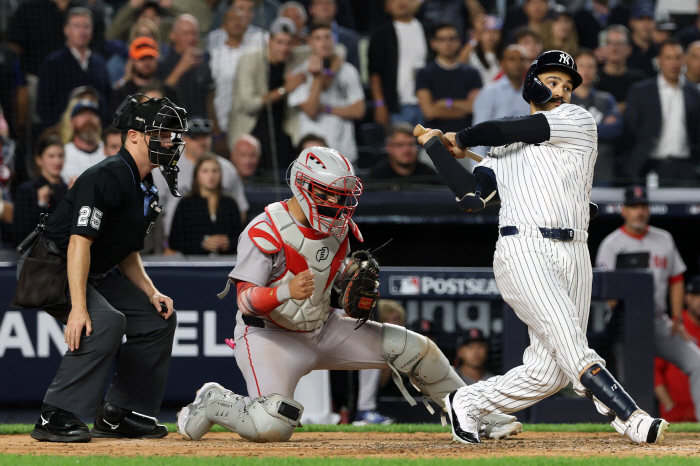 When the Yankees sank, they missed the bases with no outs in the ninth inning, more than 47,000 fans sighed and all 12 winning teams in the first round of the WCS advanced