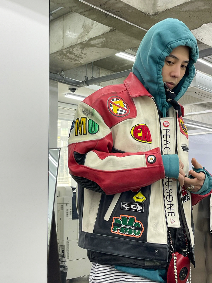 G-Dragon brags about his solid abs after getting a hot coat, and while 37-year-old can't believe it, his visuals are a bonus