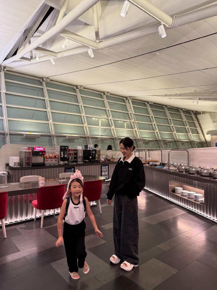 Lee Ji-hye, complains about H Airlines...I'm not going to ride again, I'm going to break up with my family