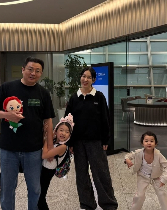 Lee Ji-hye shot the airline, 'Break up with husband and child...I won't ride it again' 