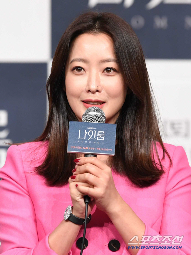  Kim Hee-sun, today (2nd) Mother's Award...a grieving only daughter, husband, and daughter