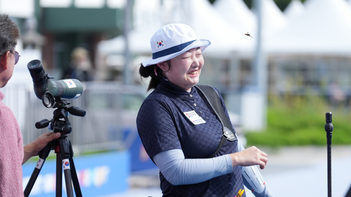  Archery Kwak Yeji, you look good today?