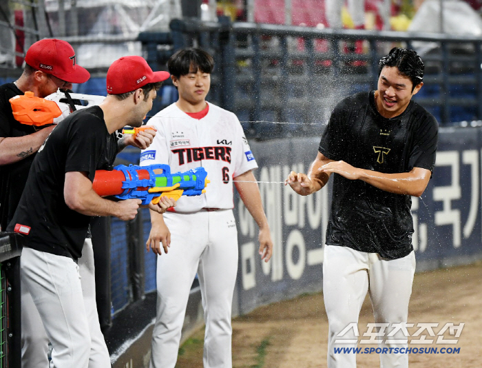  Congratulations on Lee Do Hyun's first win with a water gun