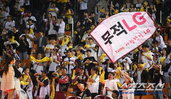  Home fans who cheered for LG Twins until the end
