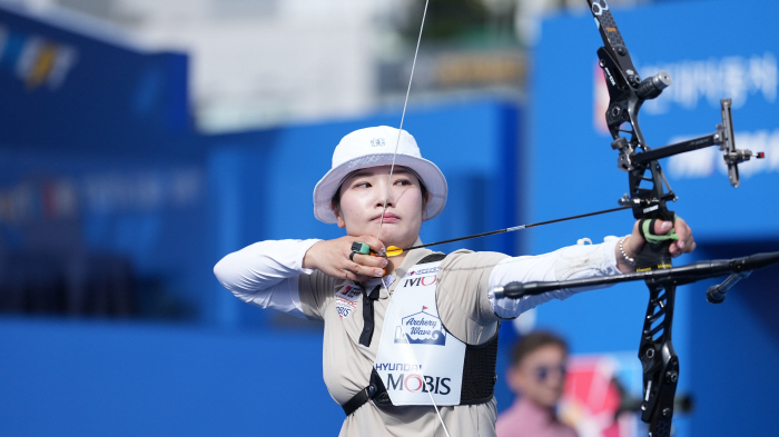  Kang Chaeyeon, focus