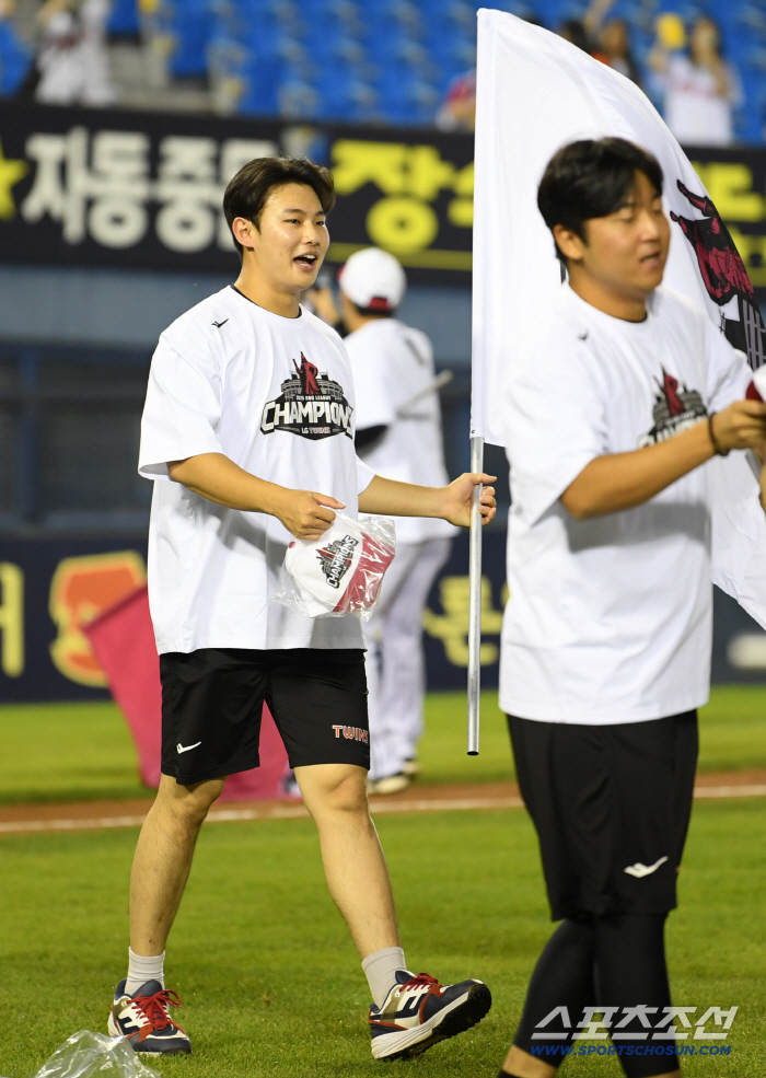  LG Kim Young-woo won his first professional debut