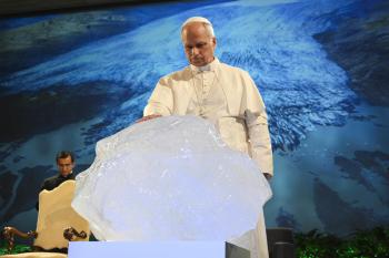 Pope Blessed on Glacier...Climate change criticizes Trump's detour as fraudulent
