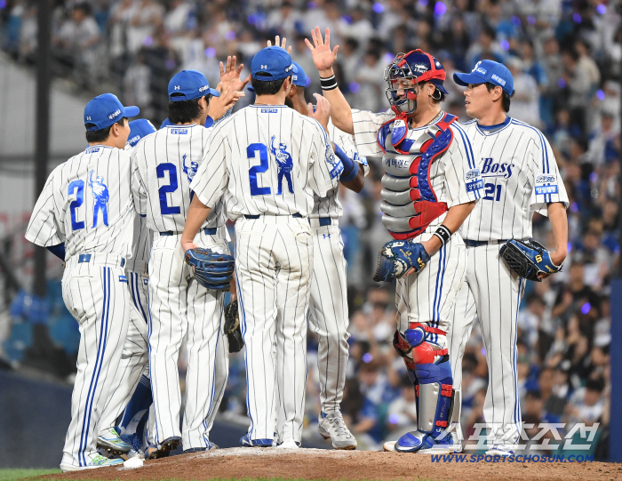 Smiling Samsung, no matter who you come, you're a wreck? → NC, KT, and the last train ticket is