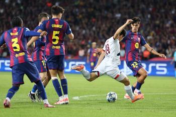  PSG hits the post in 3 minutes after Lee Kang-in puts in, 2-1 away from Warsaw!