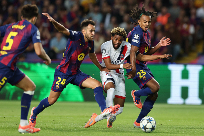  PSG hits the post in 3 minutes after Lee Kang-in puts in, 2-1 away from Warsaw!